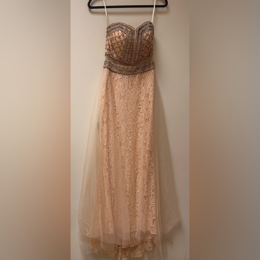 Bicici & Coty Elegant Lace Evening Gown🔸